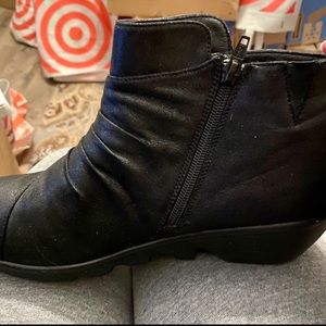 Skecher’s Size 11 Leather Booties Size 11 New